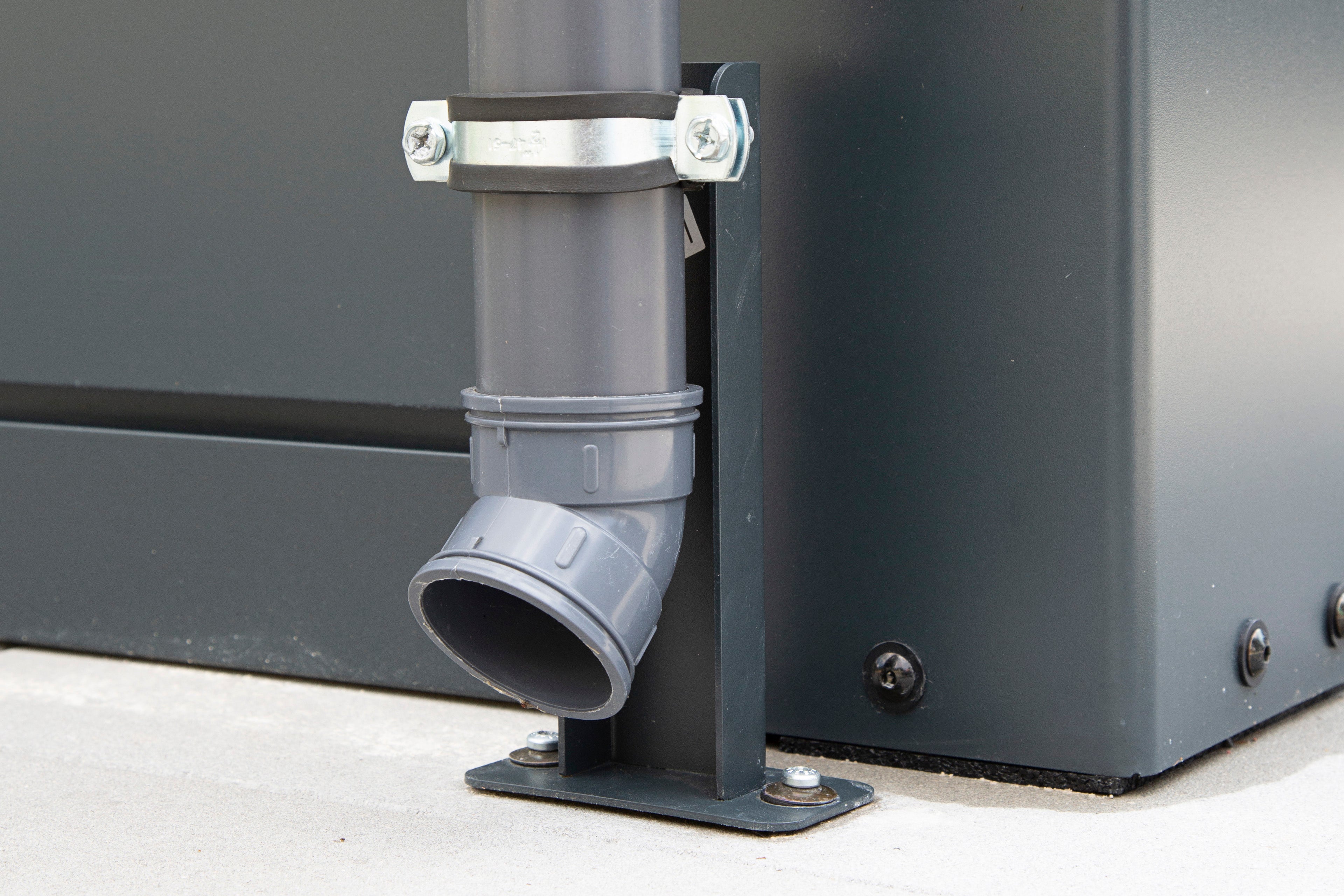 Metall-Gartenhaus / Gerätehaus Thorin 4724 Anthrazit mit Terrasse - Gartenhaus Herkommer