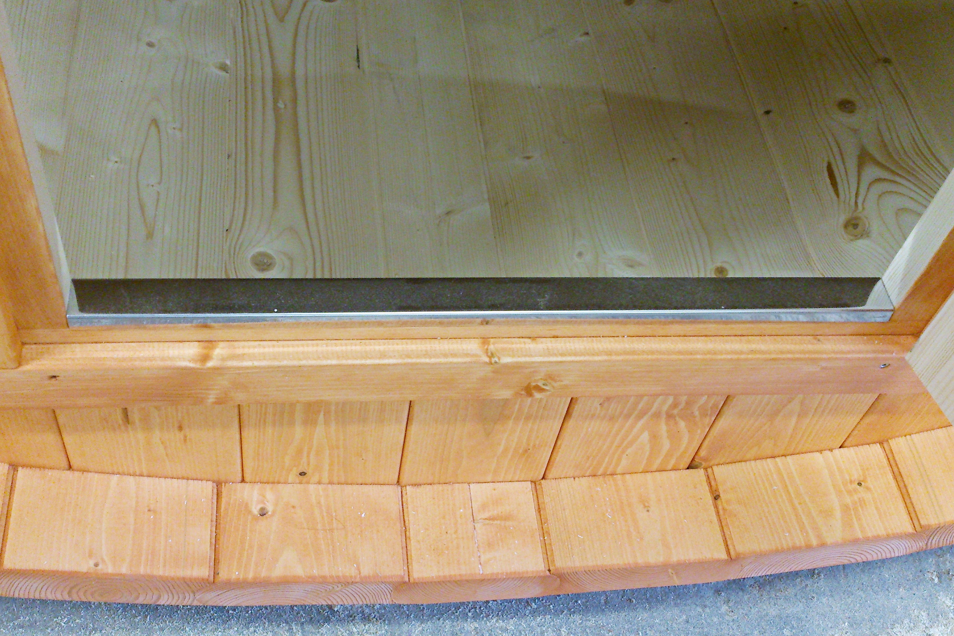 Gartensauna Sena 2333 Bausatz mit schwarzen Dachschindeln