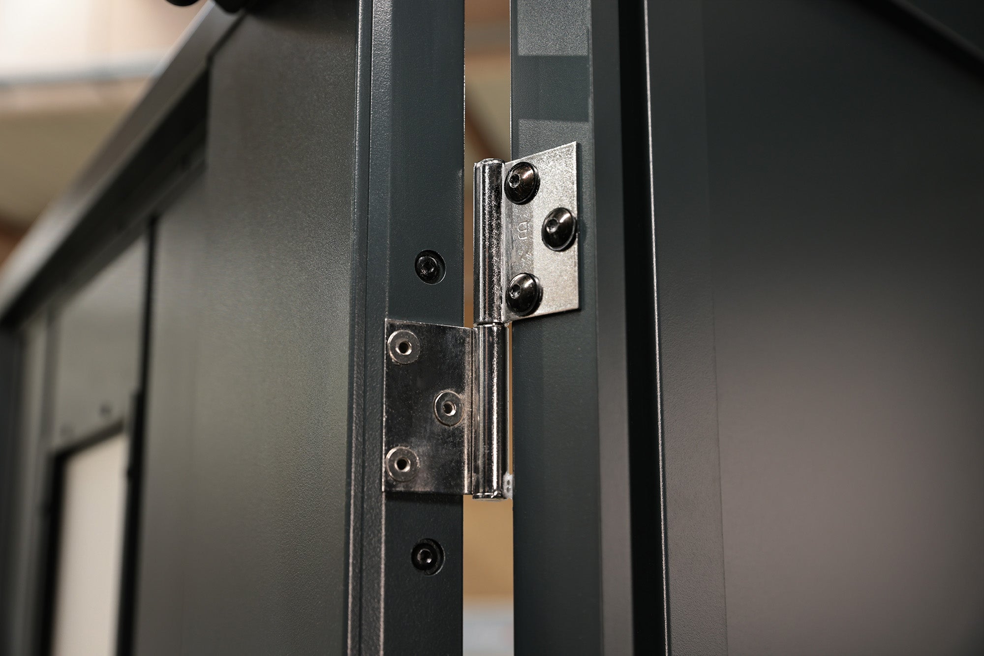 Metall-Gartenhaus / Gerätehaus Thorin 4724 Anthrazit mit Terrasse - Gartenhaus Herkommer